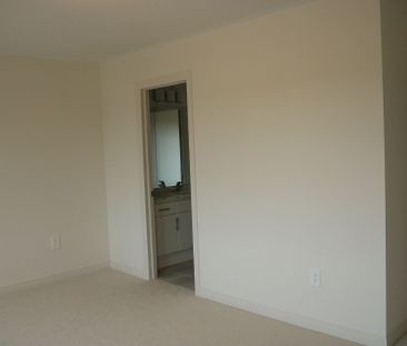 For Lease - 37 Stockholm Road, Barrie, Ontario - Photo 4