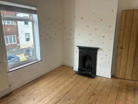 2 bedroom end of terrace house to rent - Photo 3