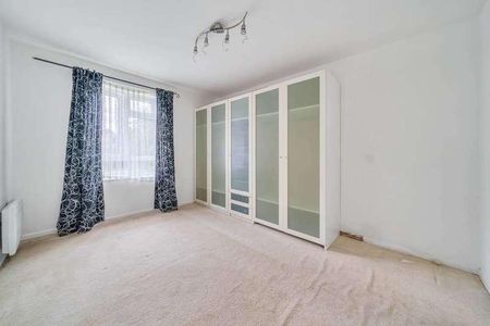 Elizabeth Gardens, Stanmore, HA7 - Photo 2