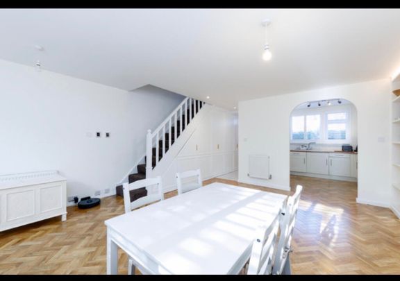 3 Bed Maisonette, Searles Close, SW11 - Photo 1