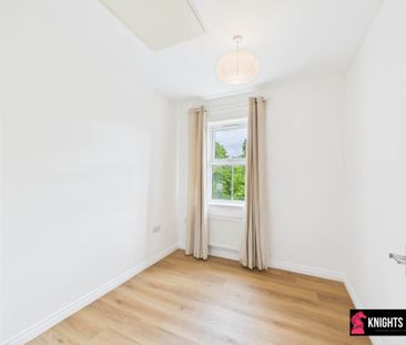 Price £1,200 pcm - Available Now - Unfurnished - Photo 5