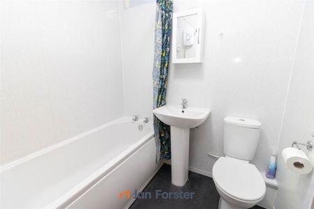 2 Bedroom Flat - Photo 4
