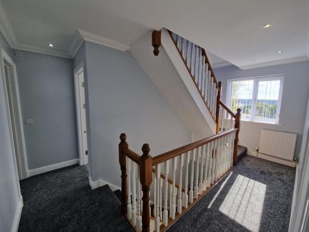 5 bedroom detached house to rent - Photo 2