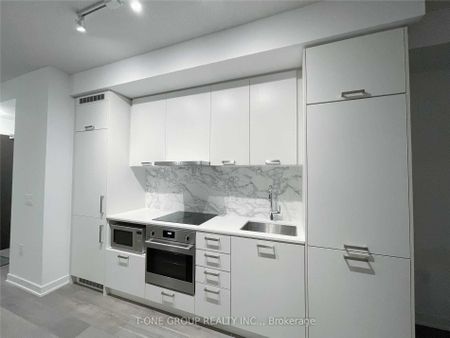 For Lease - 38 Honeycrisp Crescent Unit# 815, Vaughan, Ontario - Photo 5