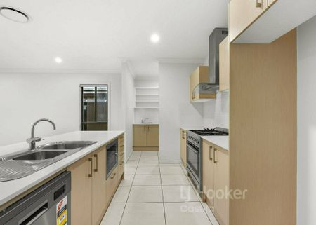 Spacious Family Home! - Photo 5