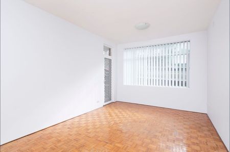 Spacious Two Bedroom Apartment - Photo 5