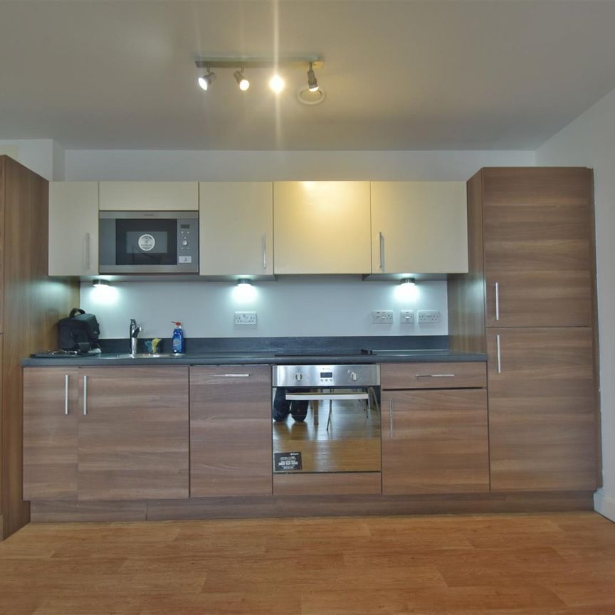 2 bedroom flat - Photo 1
