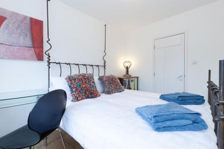 3 bedroom flat to rent - Photo 4