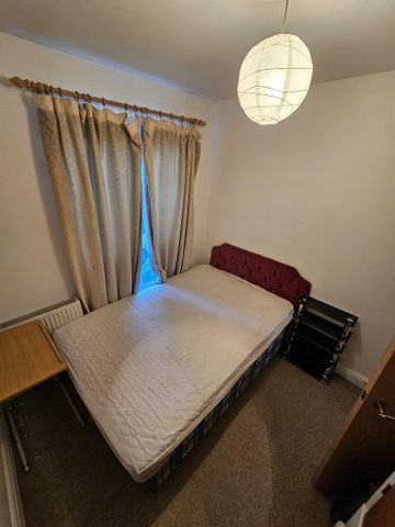 1 bedroom in a flat share to rent - Photo 4