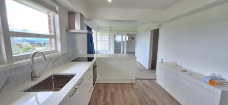 Spacious Family Home in Blockhouse Bay - Photo 5