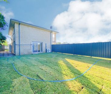 Spacious Two-Storey Home Overlooking Telarah Lagoon - Photo 4