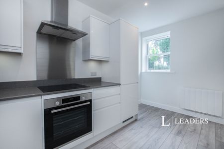 2 bedroom flat to rent Durley Road South, Bournemouth - Photo 2