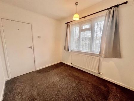 2 bedroom semi-detached bungalow to rent - Photo 4