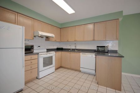 Condo Townhouse For Lease | E8086384 - Photo 3