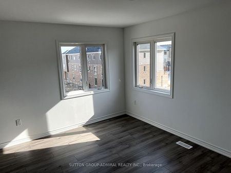 For Lease - 12 PUMPKIN CORNER Crescent, Barrie, Ontario - Photo 2