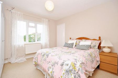 2 bedroom maisonette to rent - Photo 3
