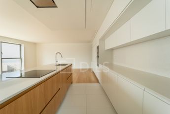 Apartamento T3 com varanda, novo, com vista mar, em Vila Nova de Gaia