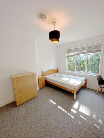 5 bedroom semi-detached house to rent - Photo 5