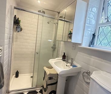 1 bedroom room to rent Large Ensuite Room - Wardown Crescent - Furn... - Photo 2