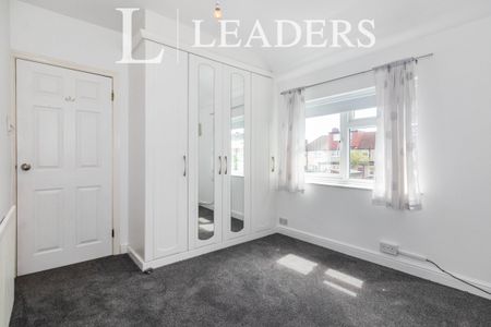 3 bedroom house to rent Buckhurst Avenue, Carshalton, SM5 - Photo 4