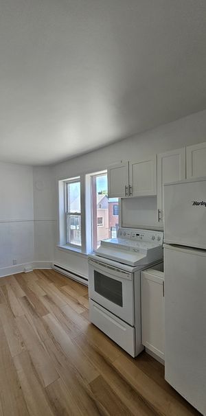 Jolie 2 1/2 Situé Au 154 Rue Alexandre - Photo 1