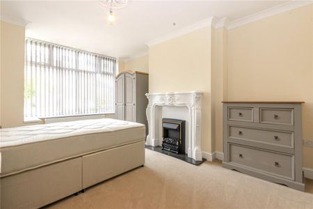 4 bedroom semi-detached house to rent - Photo 2