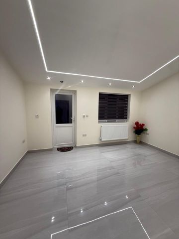 3 Bed Maisonette, Kinloch Drive, NW9 - Photo 2