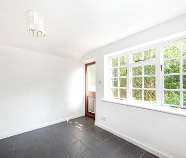 3 bedroom detached house to rent - Photo 2