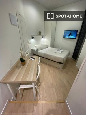 madrid, Community of Madrid 28015 - Photo 1