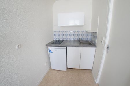 Location Appartement 1 pièce 14m² ANGERS 49100 - Photo 3