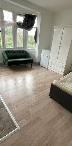 Studio to rent - Photo 1