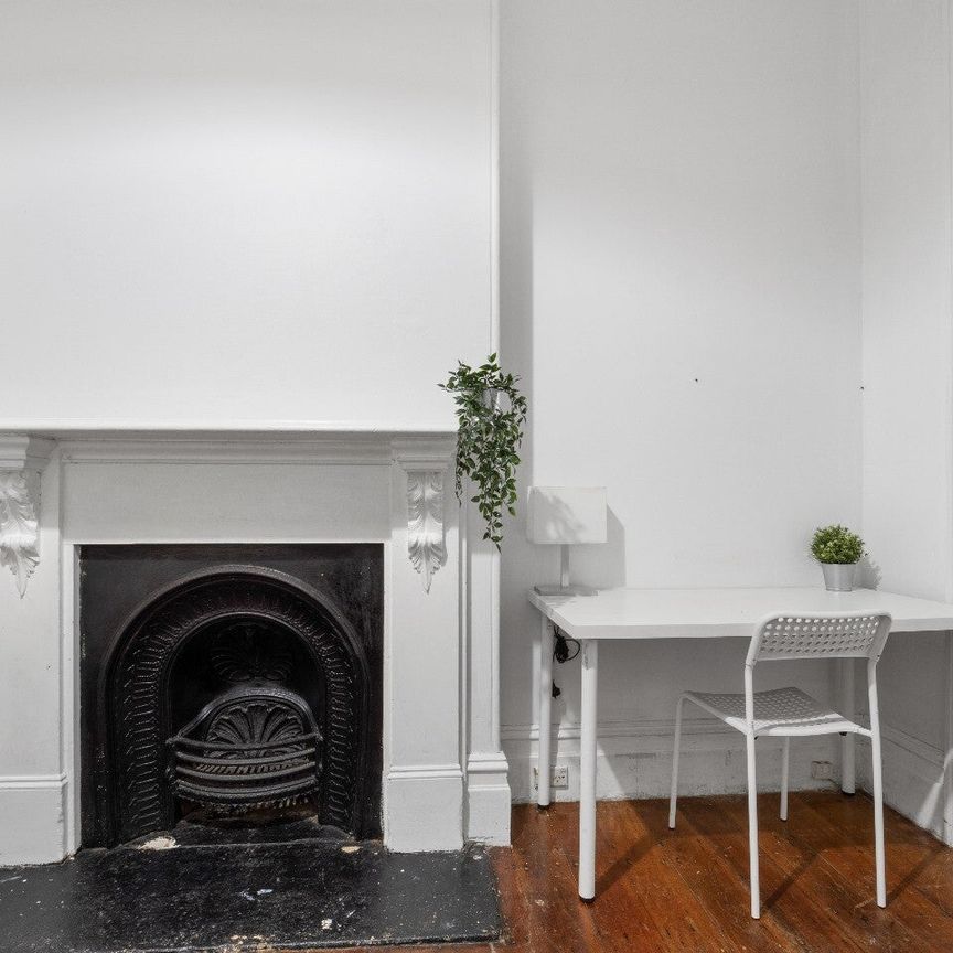 Redfern - Photo 1