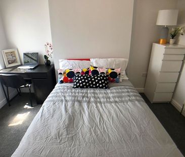 4 bed Apartment for Rent - Photo 4