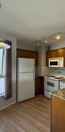 2bd + 1 Bath Top Floor Unit 3089 Oak Street - Photo 1