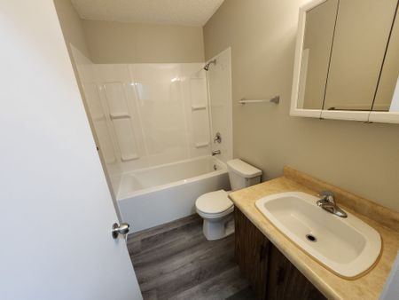1 Bedroom Unit In The Heart Of Downtown!! - Photo 2