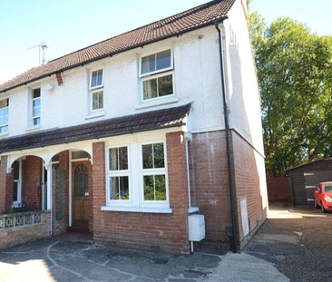 5 Bed HMO Opposite Farnborough Station - Photo 2