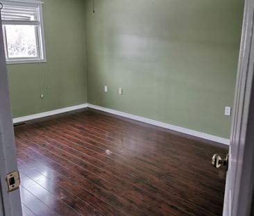 For Lease - 29 Finlay Road, Barrie, Ontario - Photo 3