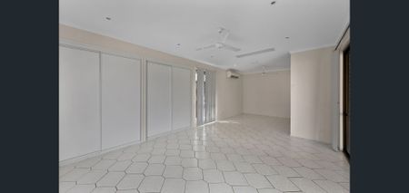 Spacious Family Home with Shed, Double Garage, & Plenty of Space - Photo 5