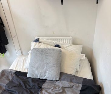 Room in a Shared Flat, Baliol St, G3 - Photo 1