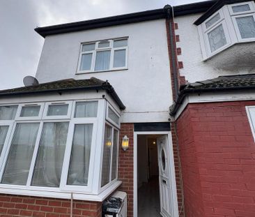 2 bedroom end of terrace house to rent - Photo 4