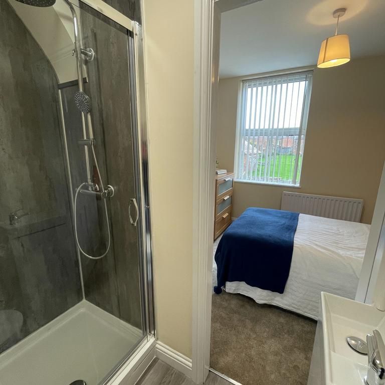 1 bedroom in a house share to rent - Photo 1