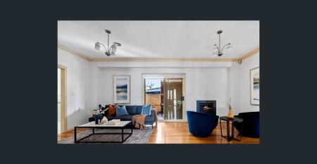 Spacious, warm & full of charm! - Photo 2