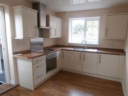 2 bedroom semi-detached house to rent - Photo 4