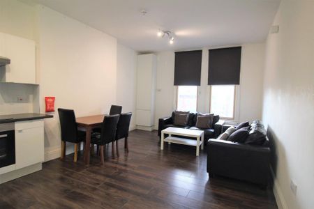 3 bedroom flat to rent - Photo 5