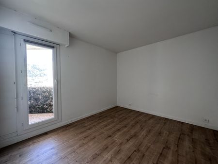 Location Appartement 3 pièces 69m² TOULON 83000 - Photo 2