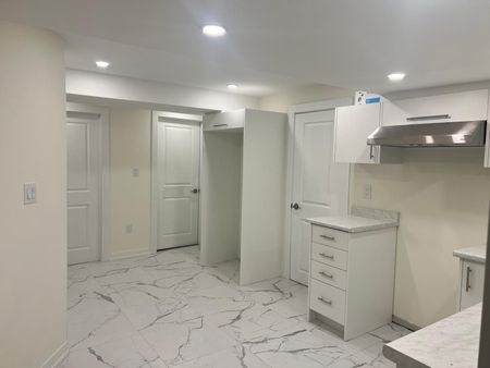 For Lease - 4 Lafleur Court, Brampton, Ontario - Photo 4