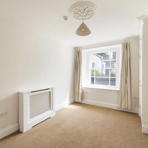 2 Bed Flat - Photo 1