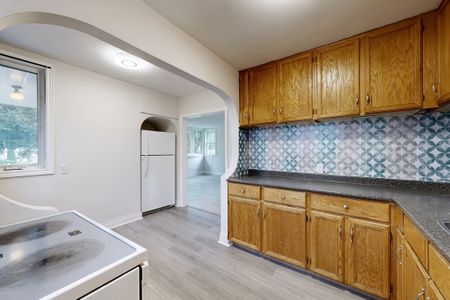 For Lease - 38 St David Street, Kawartha Lakes, Ontario - Photo 5