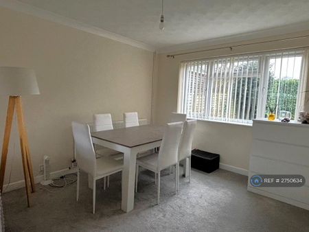 3 bedroom terraced house to rent - Photo 3