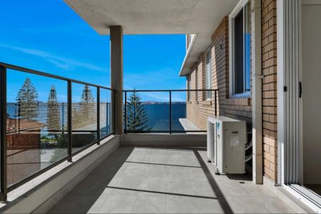 IDEAL BEACHSIDE EXECUTIVE LIVING - Photo 2